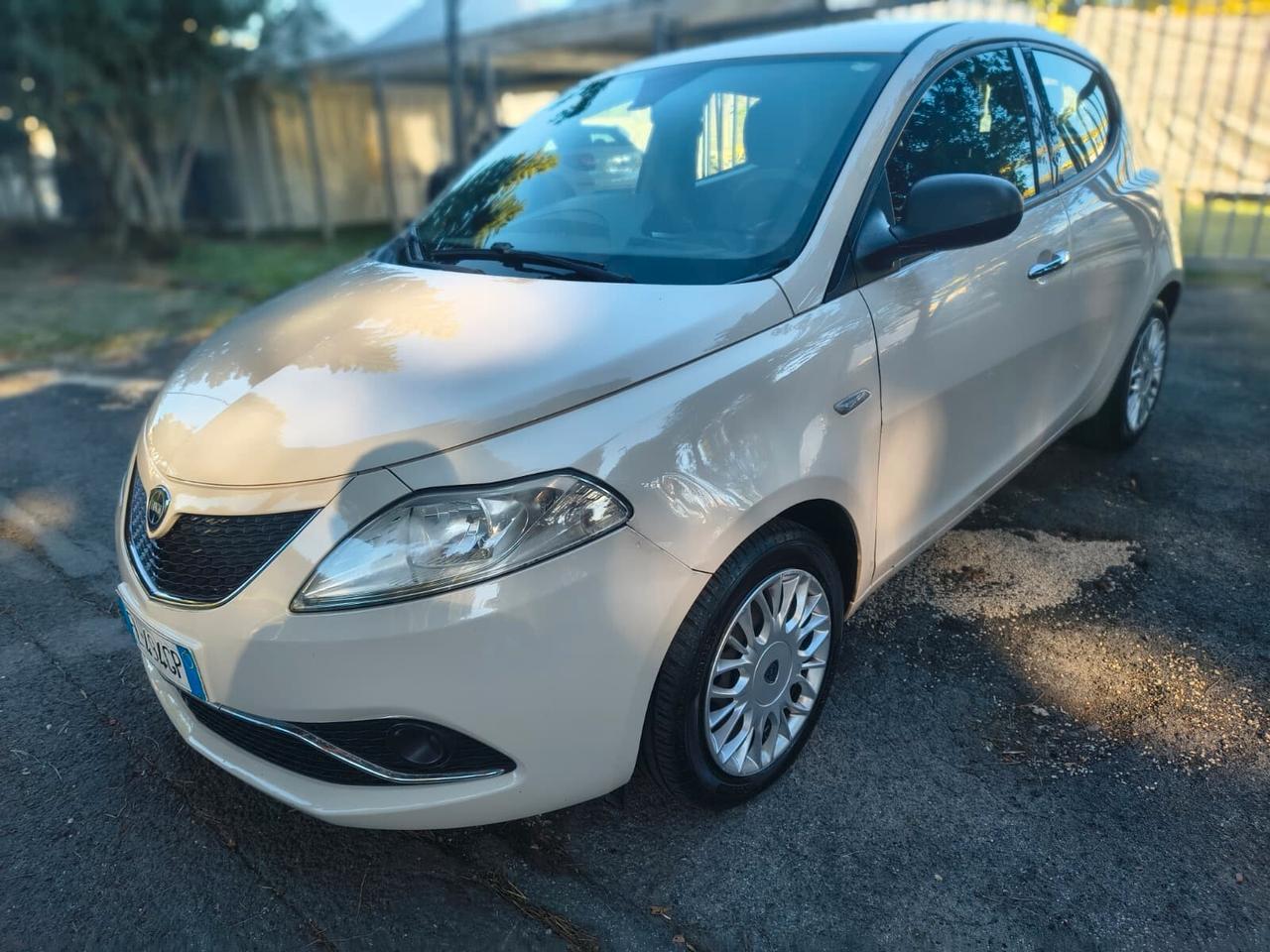 Lancia Ypsilon 1.2 benzina GPL VALIDO 2031