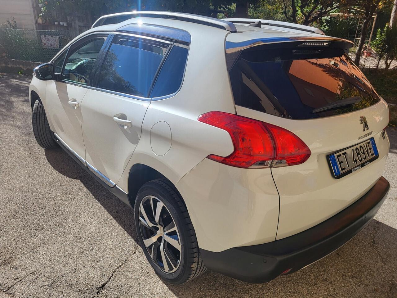 PEUGEOT 2008 1,6 HDI-TETTO PANOR-NAVI-3 REVISIONI