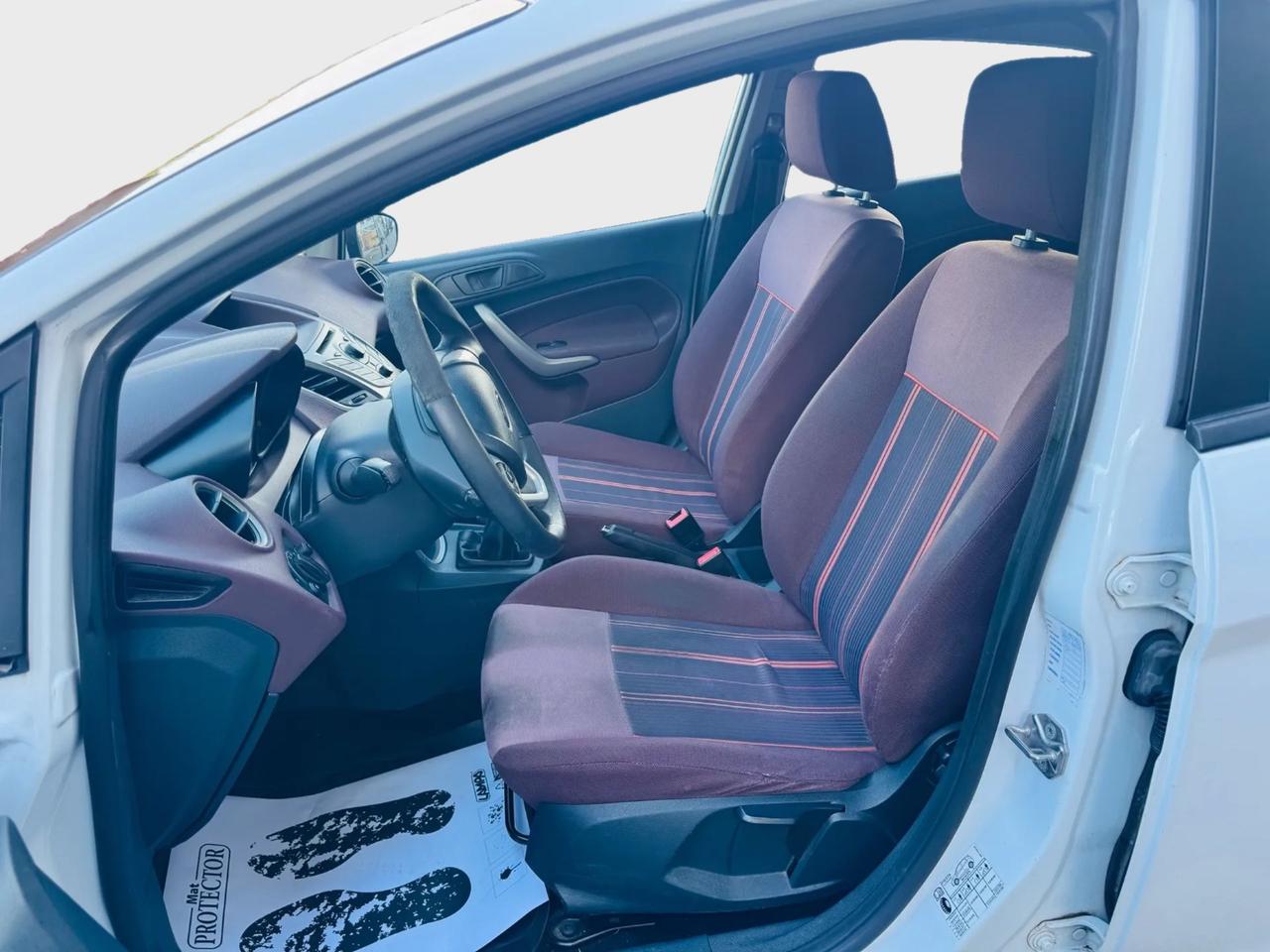 Ford Fiesta 1.4 TDCi titanium anno 2010 neo patentati