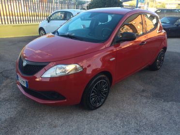 2020 lancia Ypsilon 1.0 FireFly 5 porte S&S Hybrid Ecochic Silver