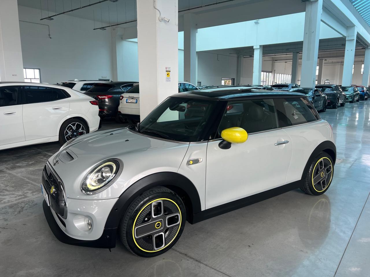 Mini Cooper SE offerta T-Stock prezzo imperdibile