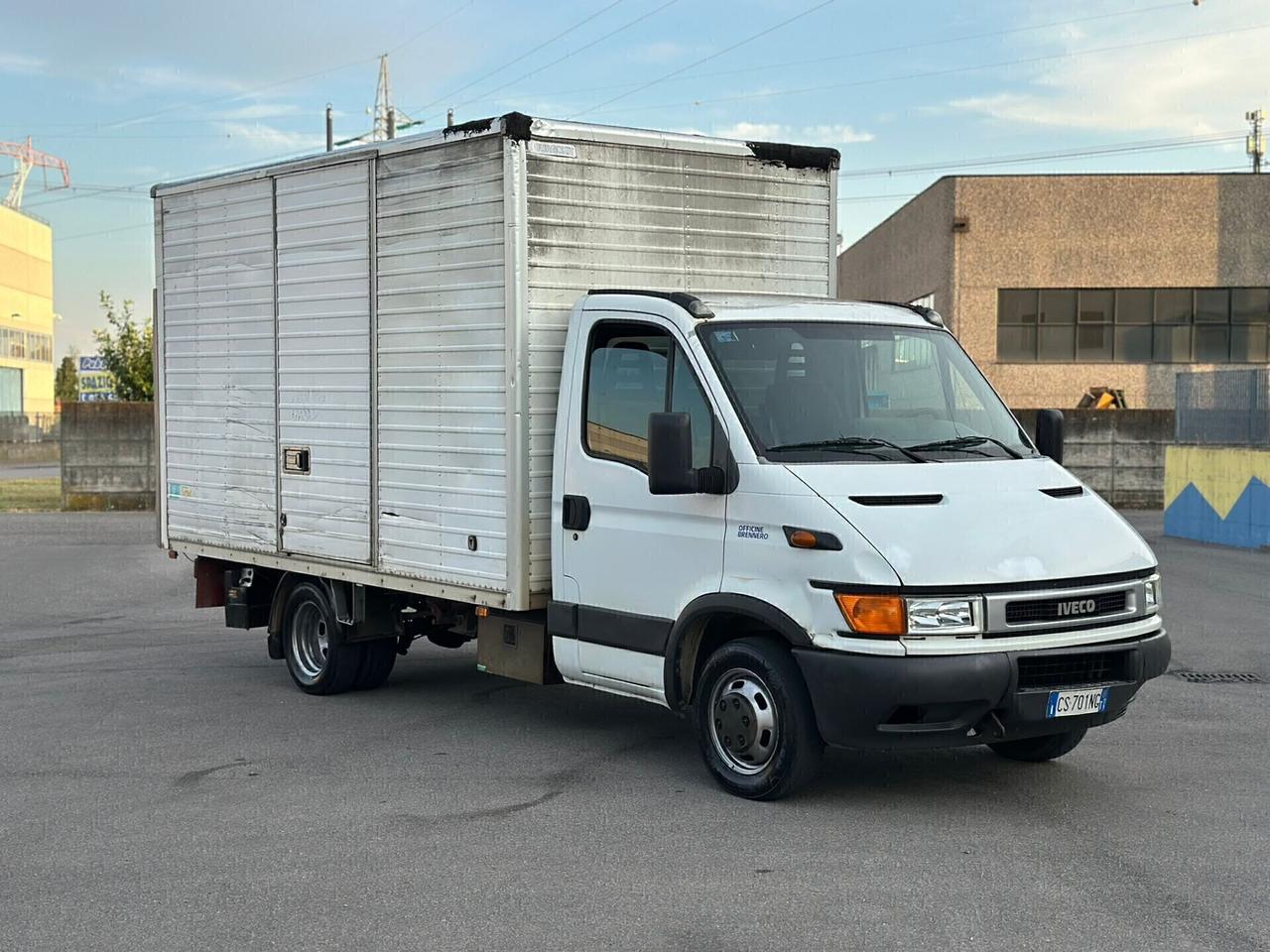 IVECO CON PEDANA IDRAULICA E ARIA CONDIZIONATA! SUPER PREZZO!