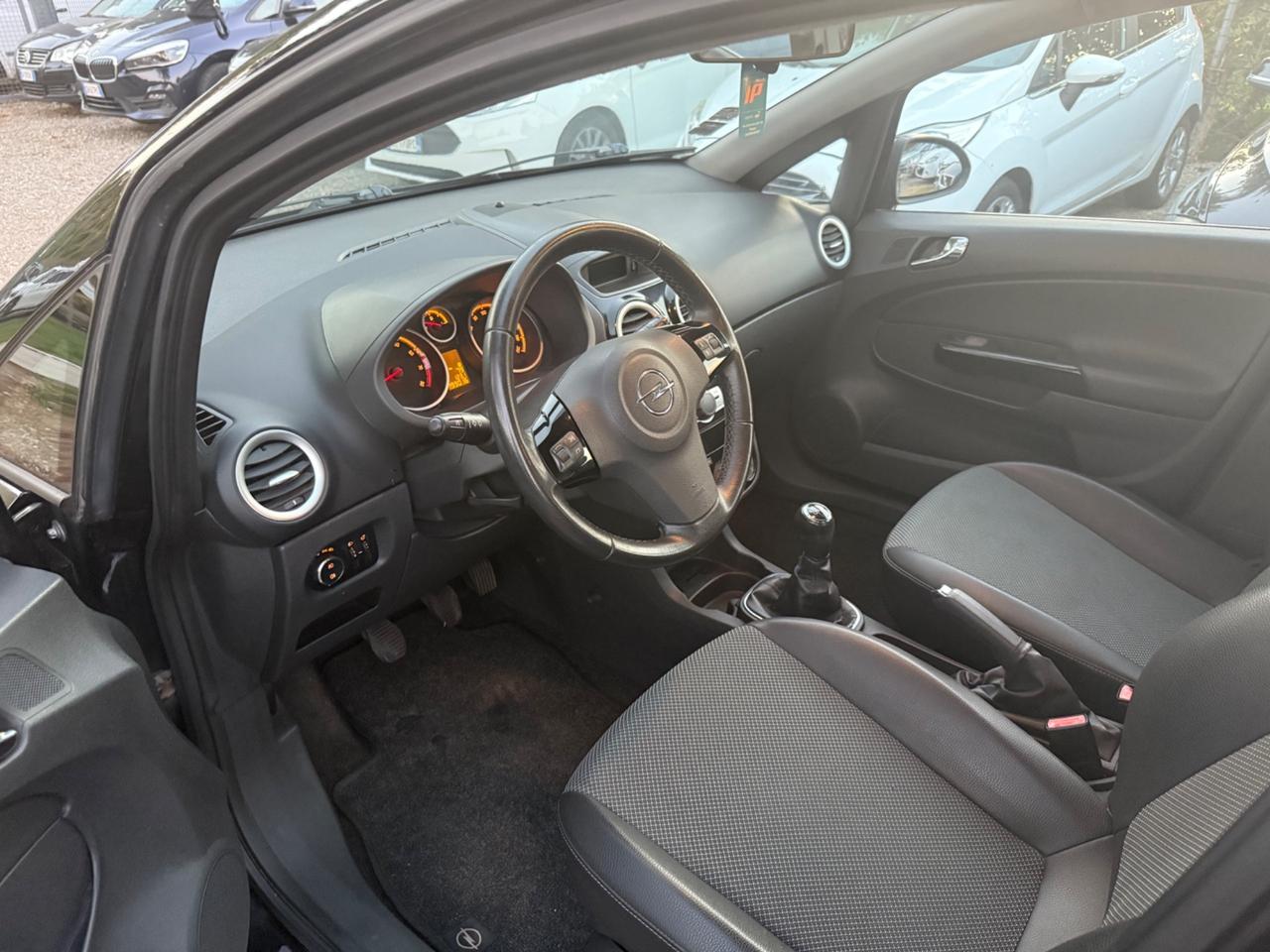 Opel Corsa 1.4 16V 5 porte Cosmo