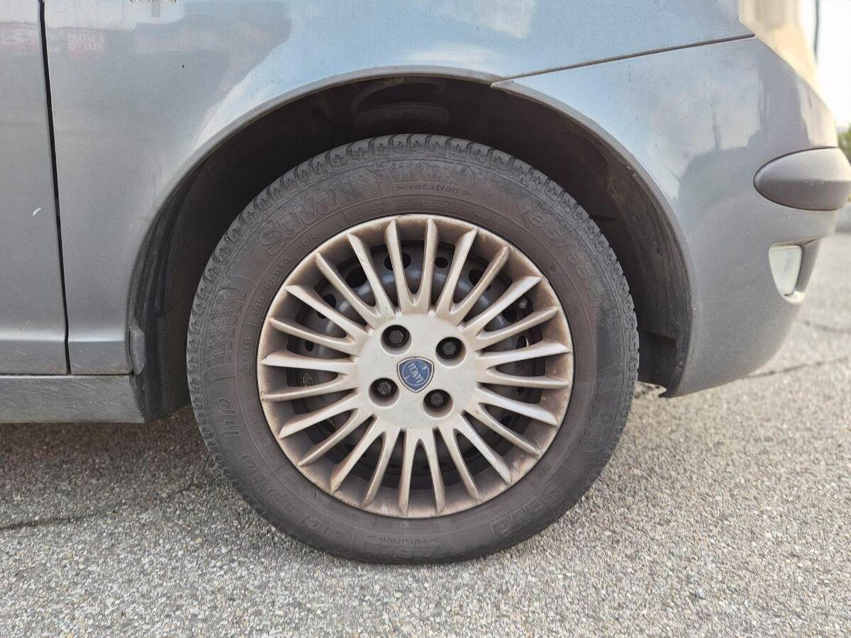 Lancia Ypsilon 1.2 8v 100