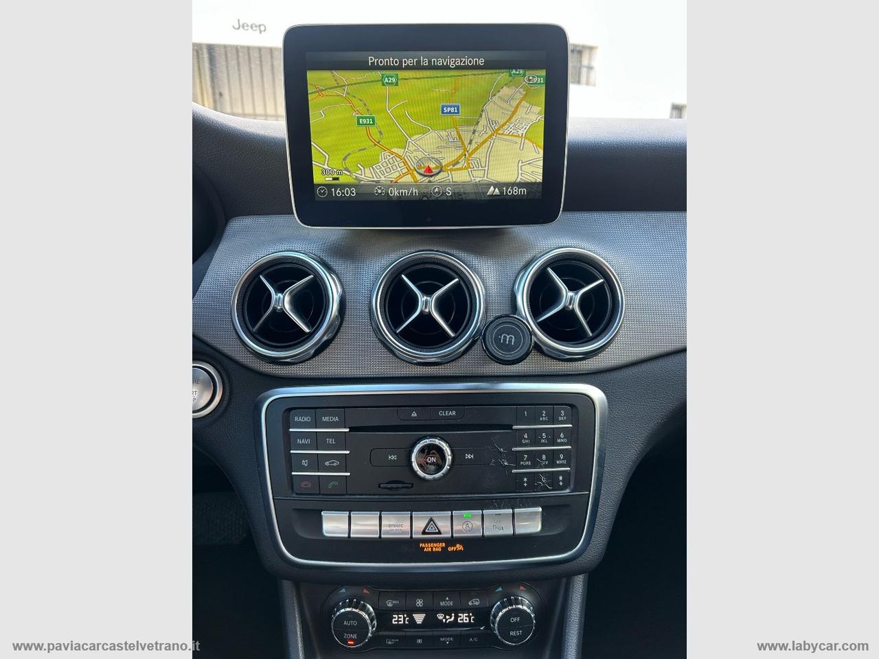 MERCEDES-BENZ GLA 200 d Automatic Premium