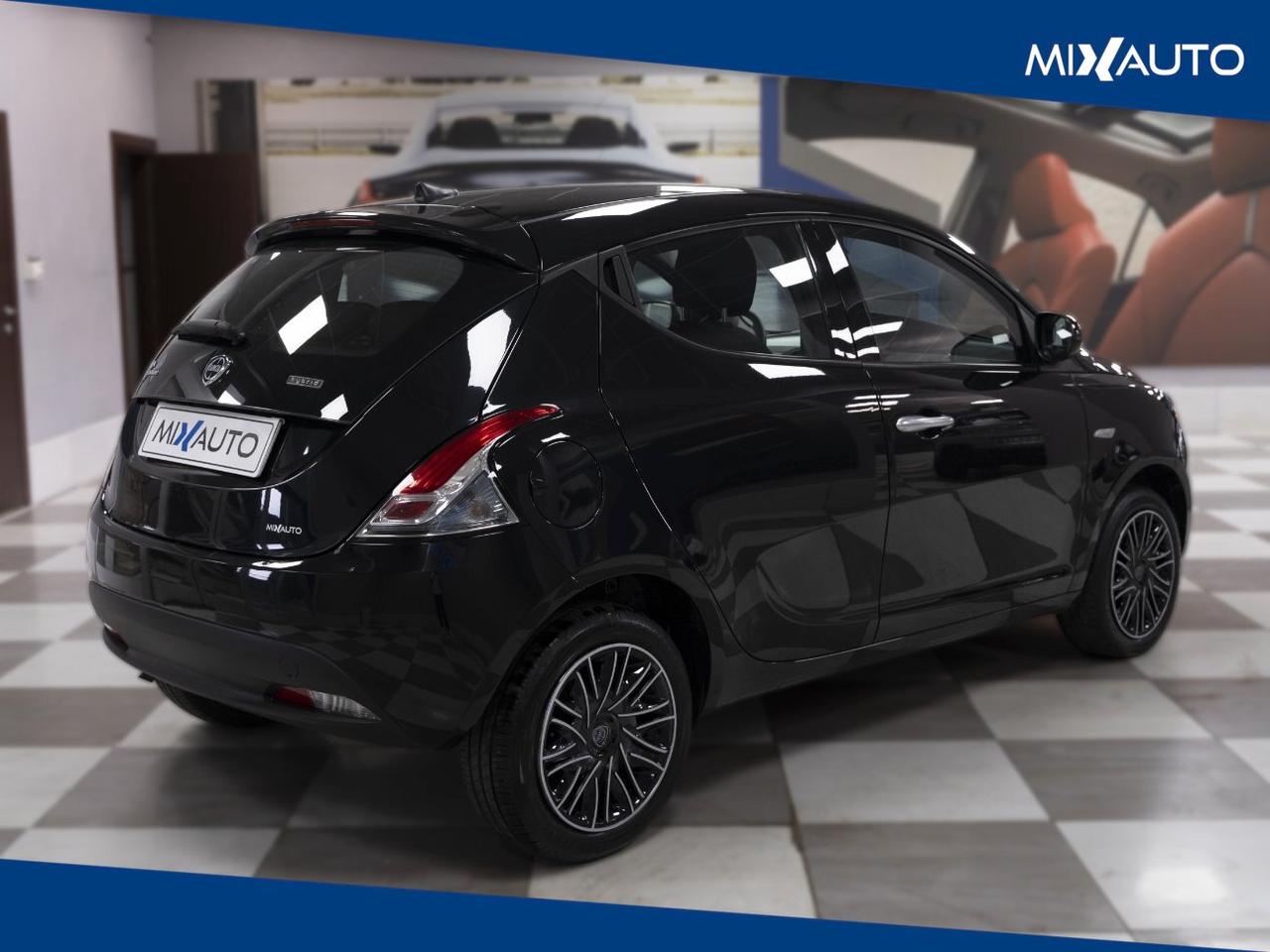 Lancia Ypsilon 1.0 Firefly Hybrid Silver 70CV 5 Porte