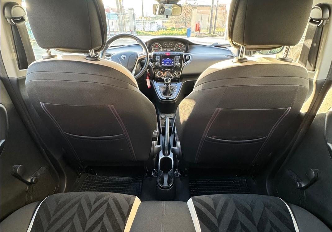 Lancia Ypsilon 1.2 69 CV 5 porte Gold
