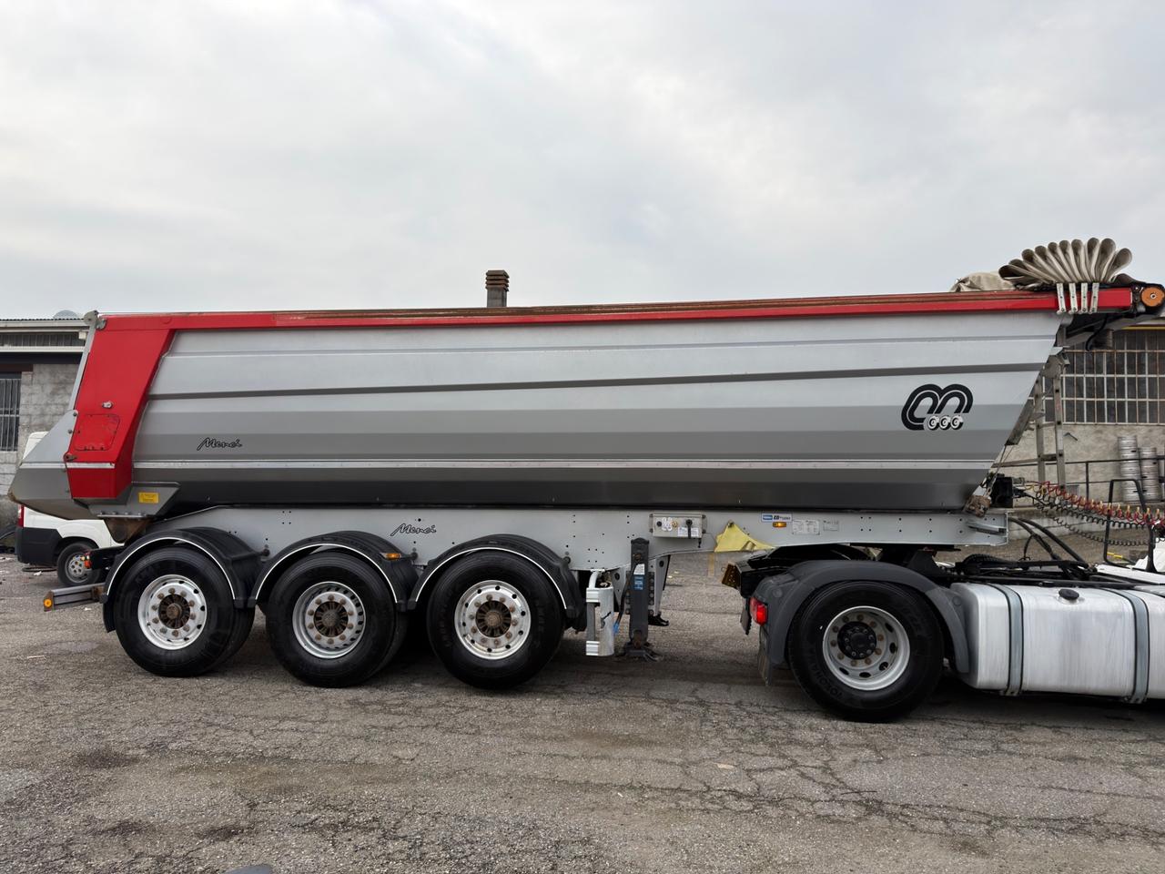 Semirimorchio Vasca Menci sa700r 2016