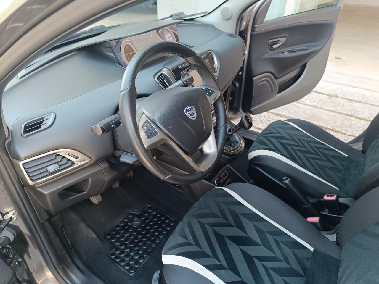 Lancia Ypsilon 1.3 MJT 16V 95 CV 5 porte S&S Gold