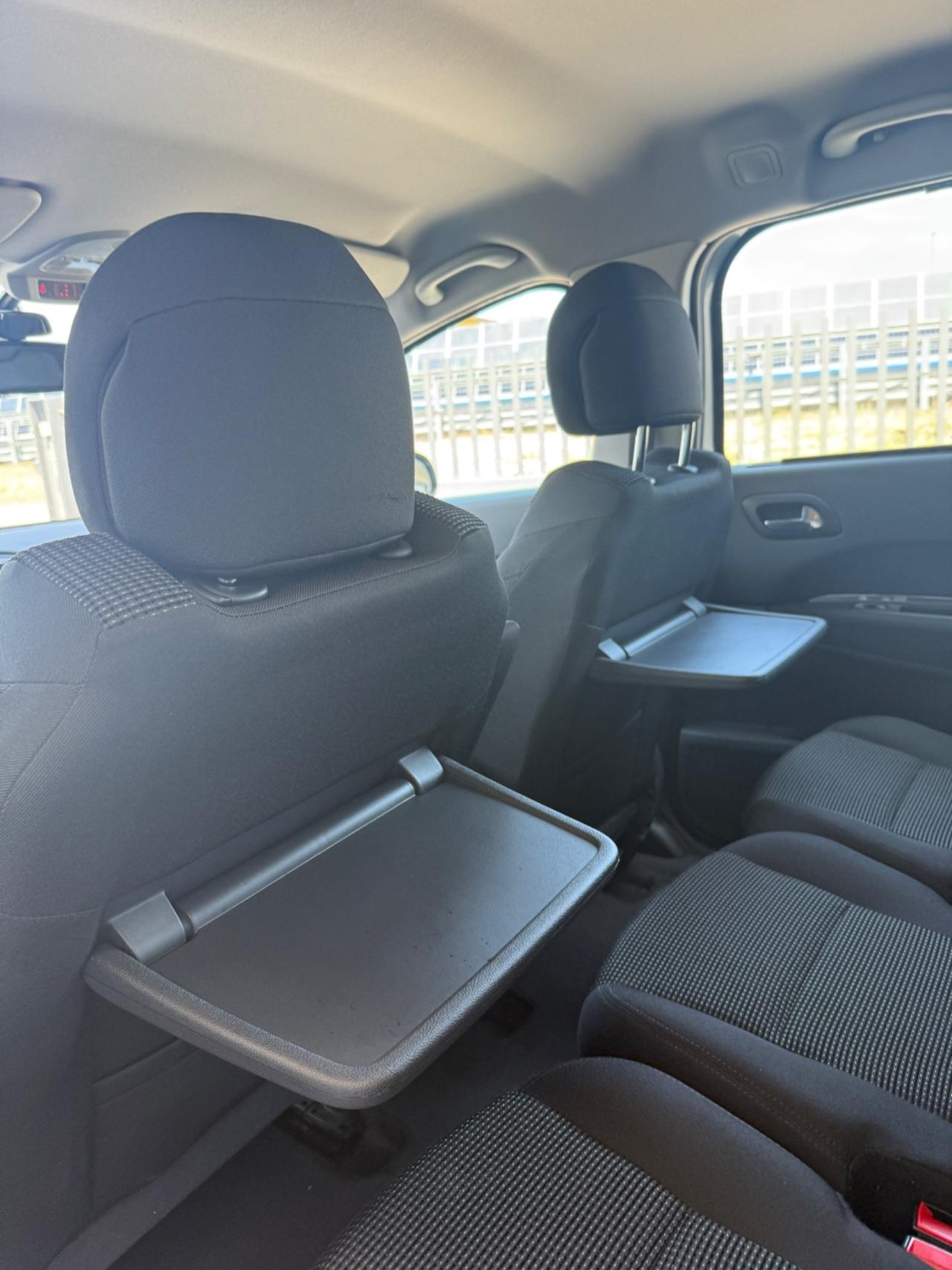 Peugeot 5008 1.6 e-HDi 112CV Stop&Start cambio robotizzato Féline