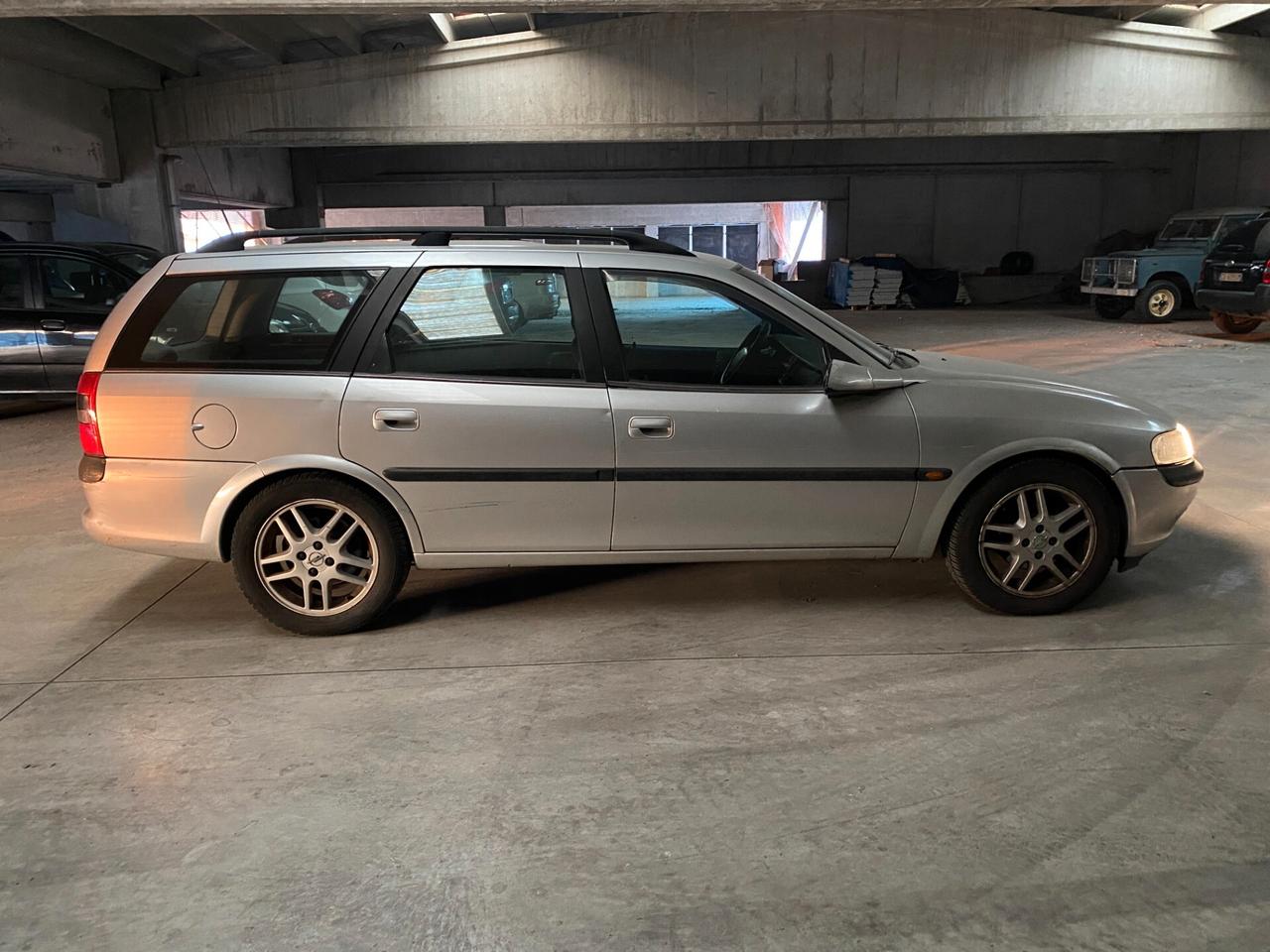 Opel Vectra 1.8i 16V cat S.W. CD