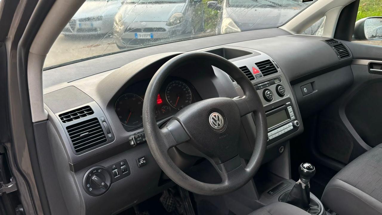 Volkswagen Touran posti 5 GPL dalla cassa gancio di traino regolare