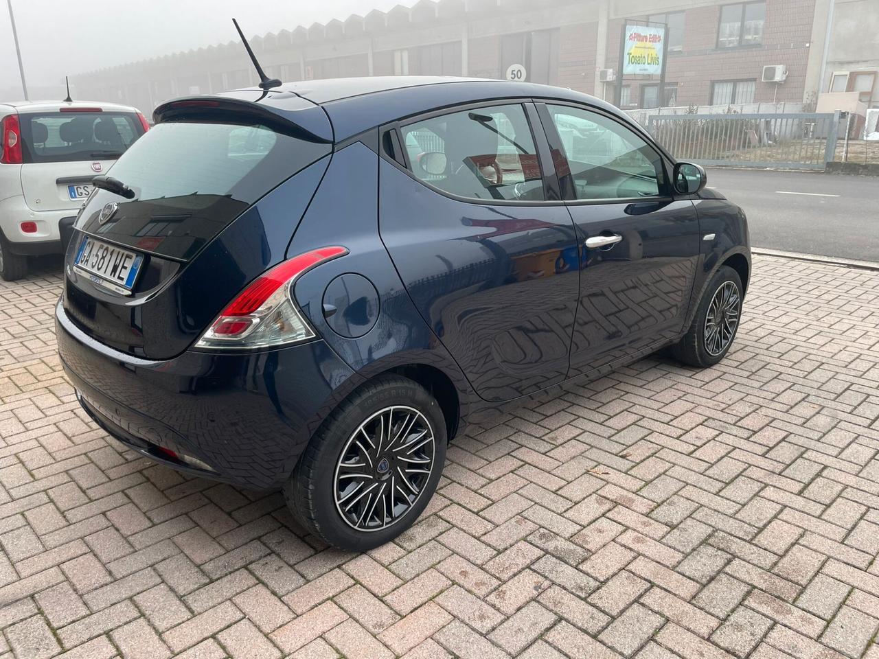 Lancia Ypsilon 1.2 69 CV 5 porte S&S Platinum
