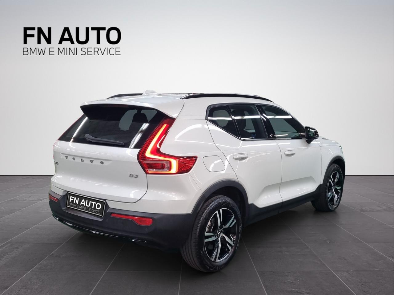 Volvo XC40 B3 automatico Plus Dark