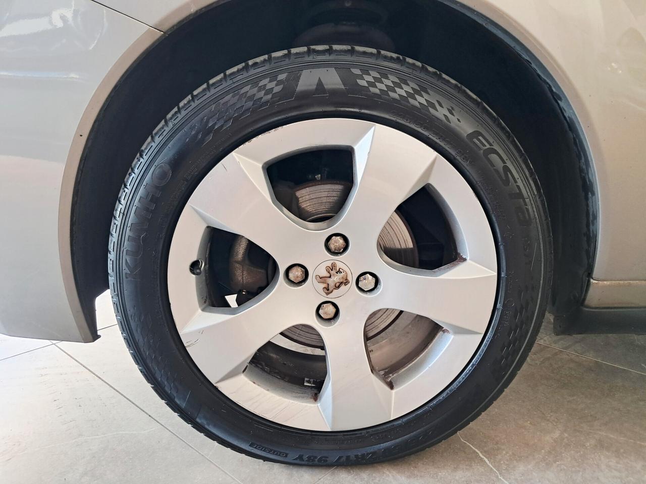 Peugeot 3008 1.6 HDi 115CV Business
