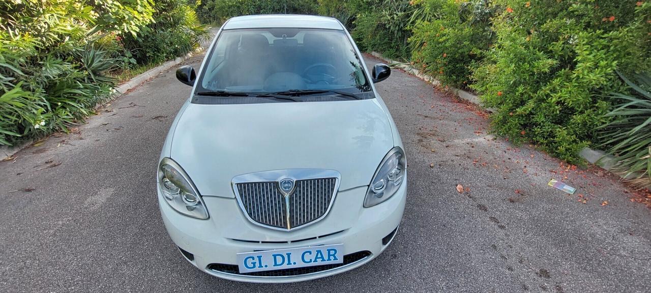 YPSILON MODELLO DIVA 1,3 MTJ DIESEL 75 CV RESTAYLING AUX PER NEOPATENTATI IMPECCABILE