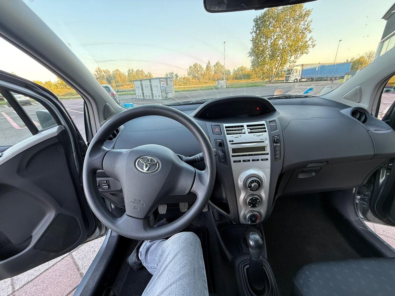 Toyota Yaris 1.0 5 porte Sol