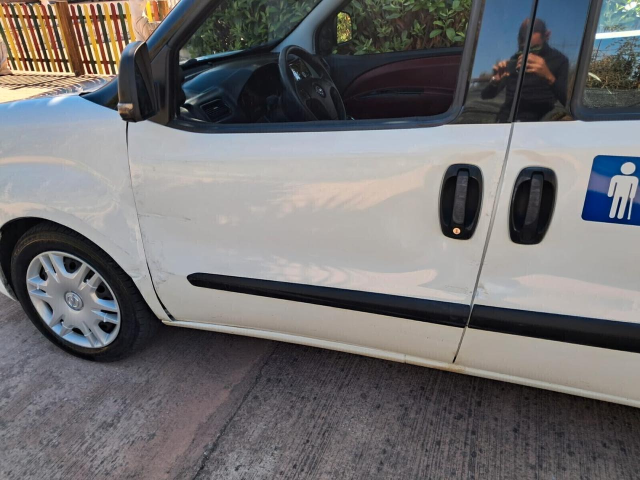 Fiat Doblo EURO 6 TETTO ALTO TRASPORTO DISABILI