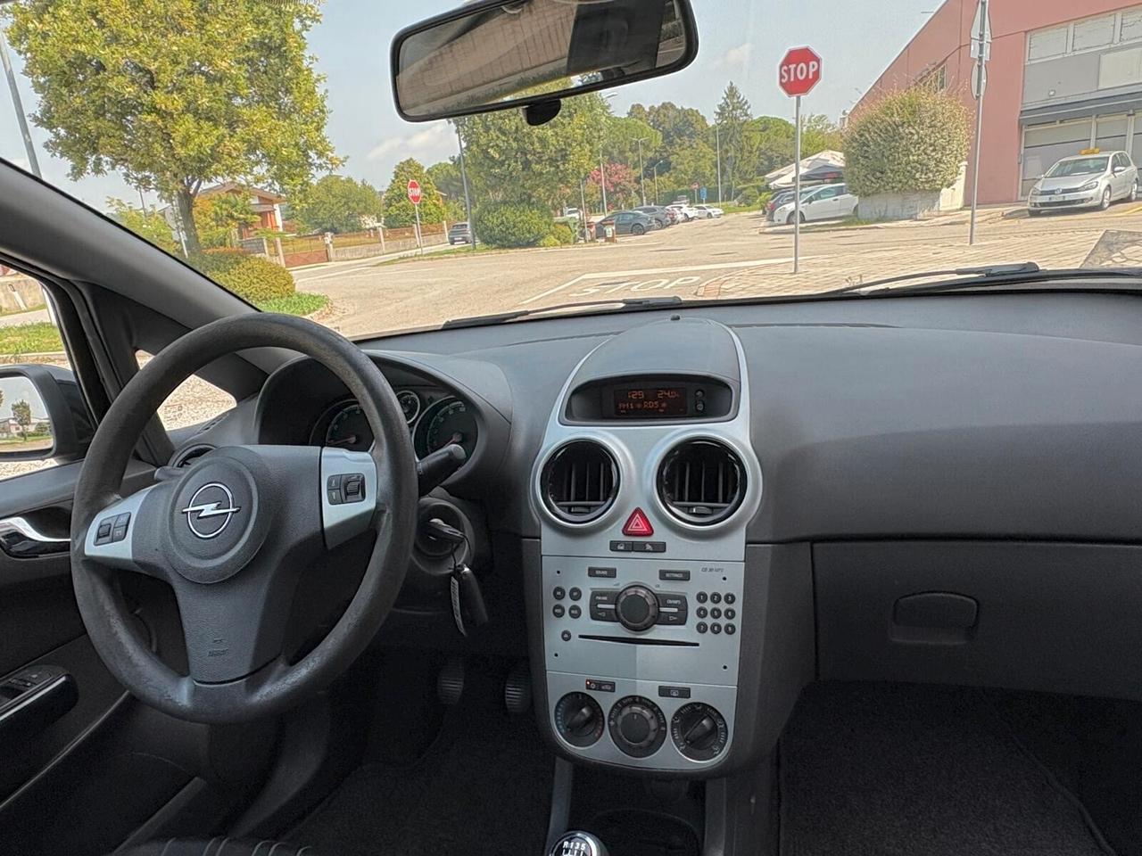 Opel Corsa 1.2 Benzina Neopatentati