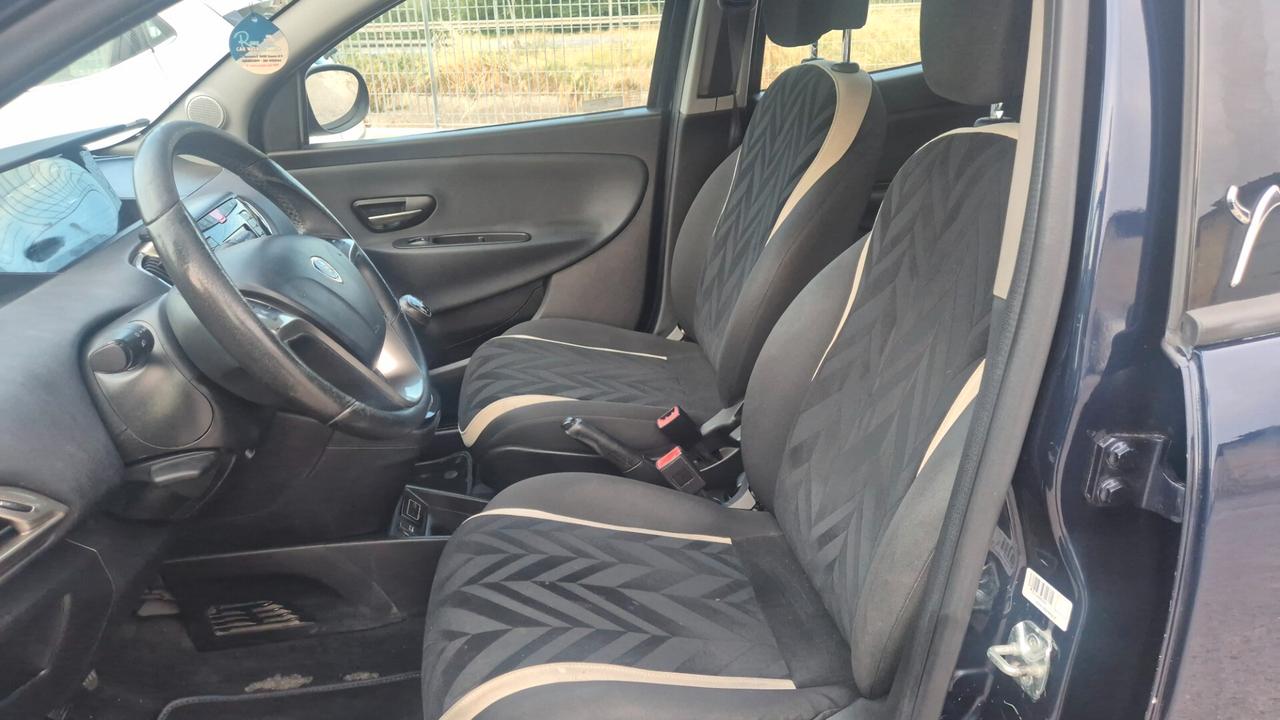 Lancia Ypsilon 1.2 69 CV 5 porte Platinum