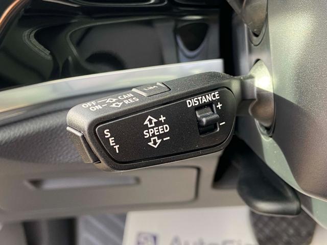 AUDI Q3 35 2.0 TDI S tronic Business Advanced COCKPIT