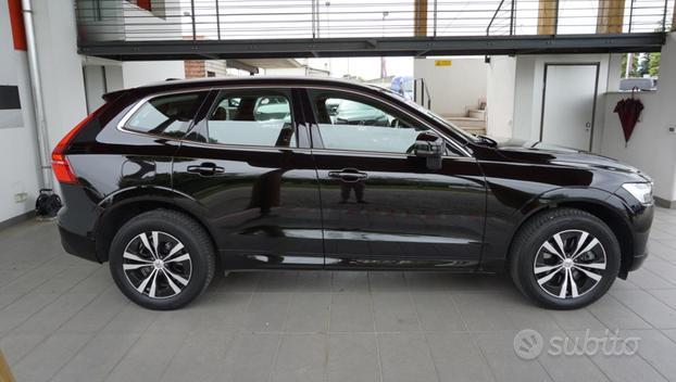 VOLVO XC60 B4 (d) AWD Geartronic Momentum