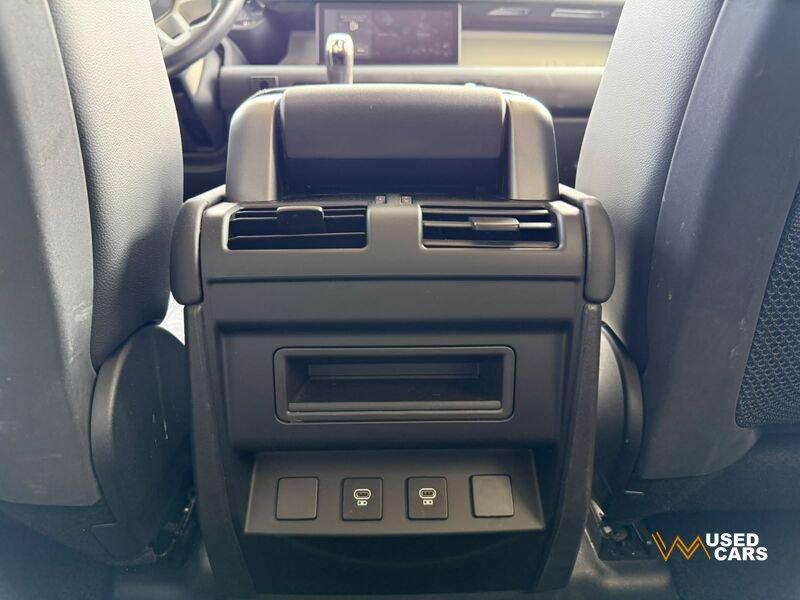 Land Rover Defender 3.0D I6 200 110 X-Dynamic SE AWD auto.