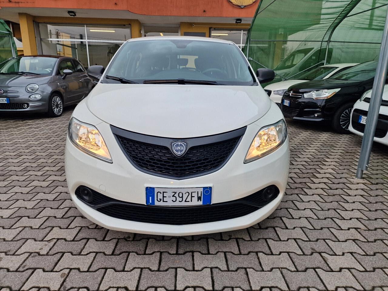 Lancia Ypsilon 1.0 FireFly S&S Hybrid Ecochic Silver