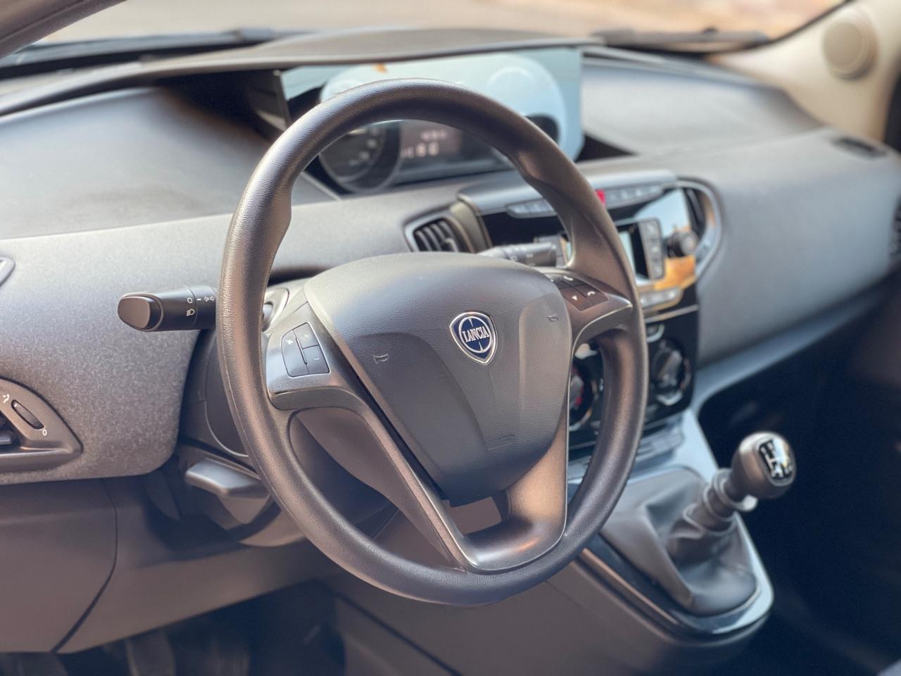 Lancia Ypsilon 1.0 5 porte S&S Hybrid Silver 2022