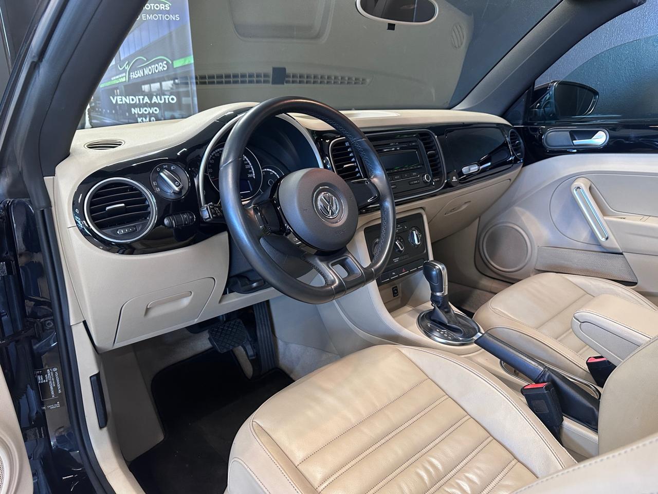 Volkswagen Maggiolino Cabrio 1.6 tdi Design 105cv dsg