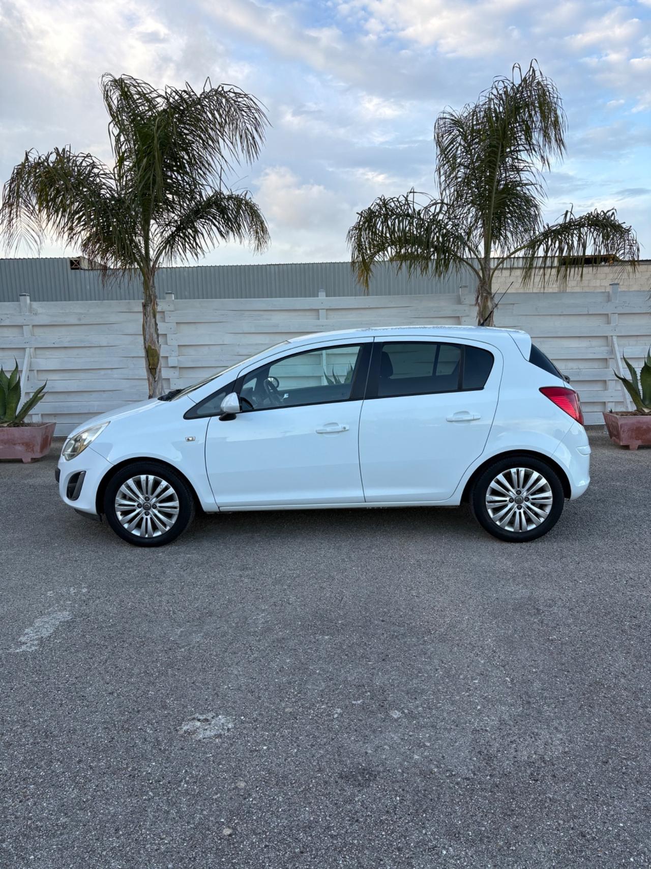 Opel Corsa 1.2 5 porte Cosmo