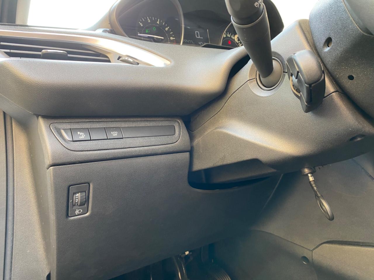 Peugeot 208 1.2 Benzina Signature