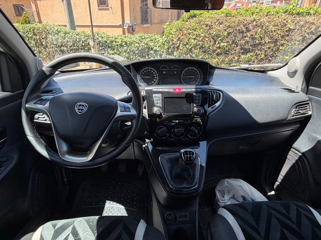 Lancia Ypsilon 1.2 69 CV 5 porte Platinum