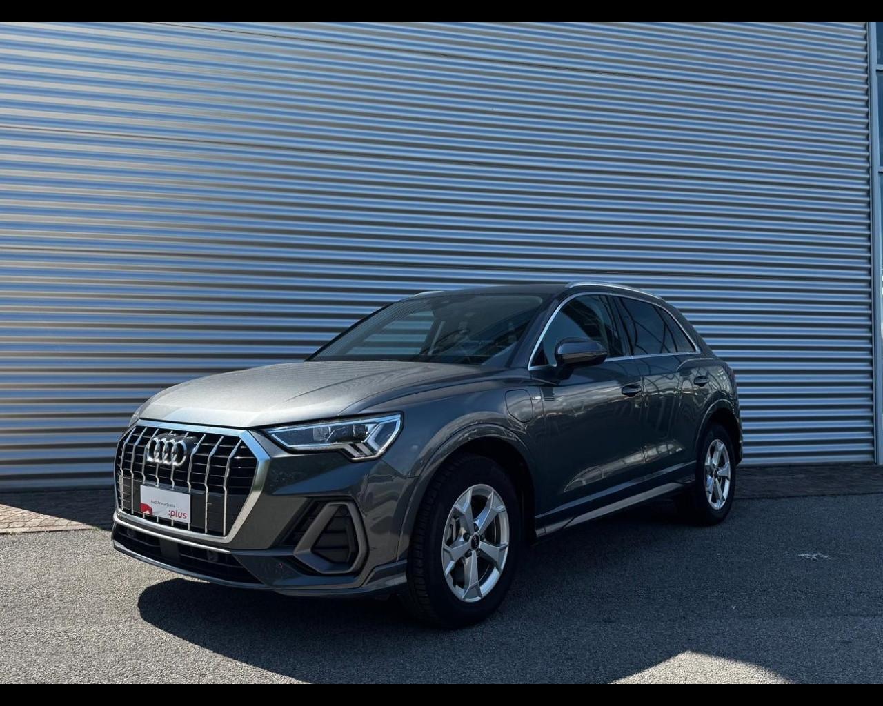 AUDI Q3 45 TFSIe S-TRONIC S-LINE EDITION