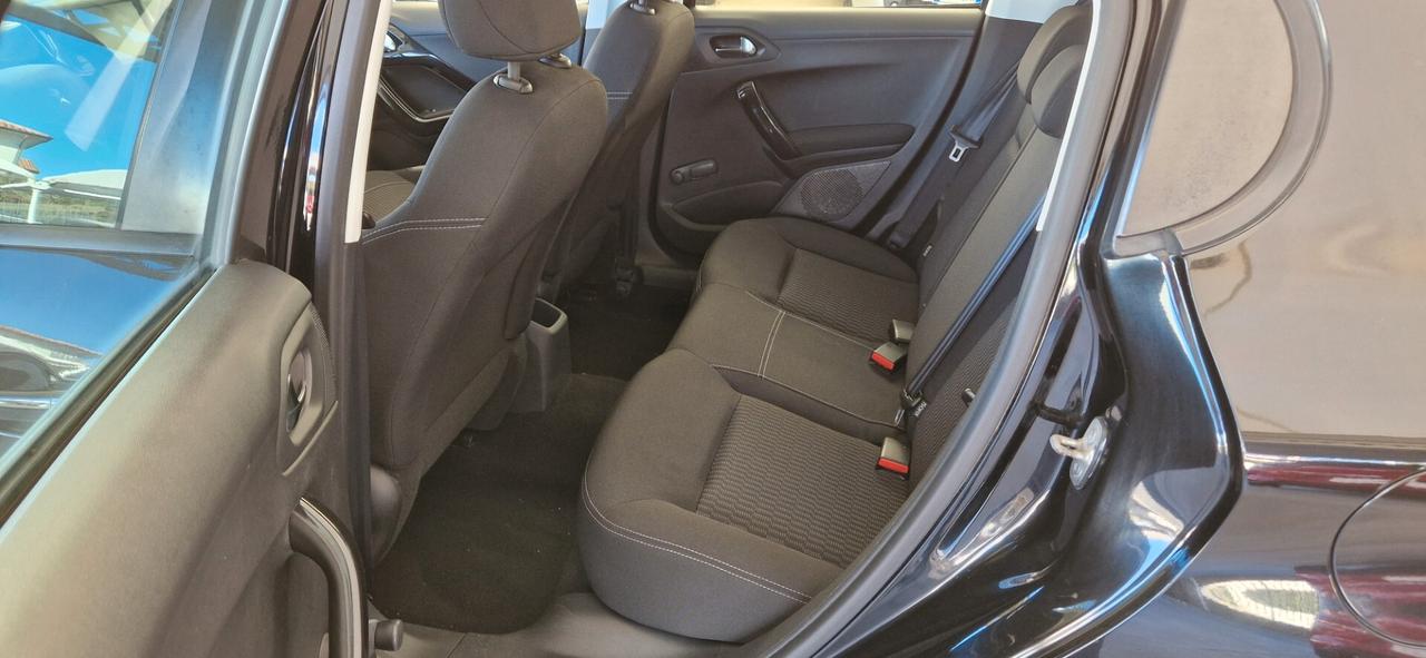 Peugeot 208 1.4 HDi 68cv Allure
