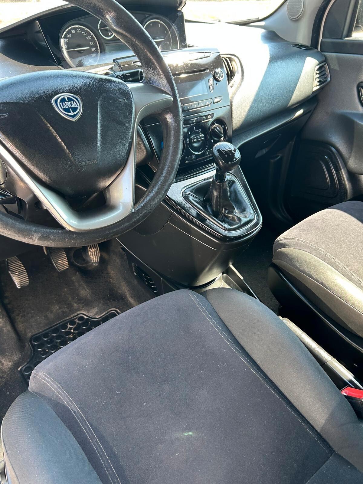 Lancia Ypsilon 1.3 MJT 16V 95 CV 5 porte S&S Elle ok neo patentati