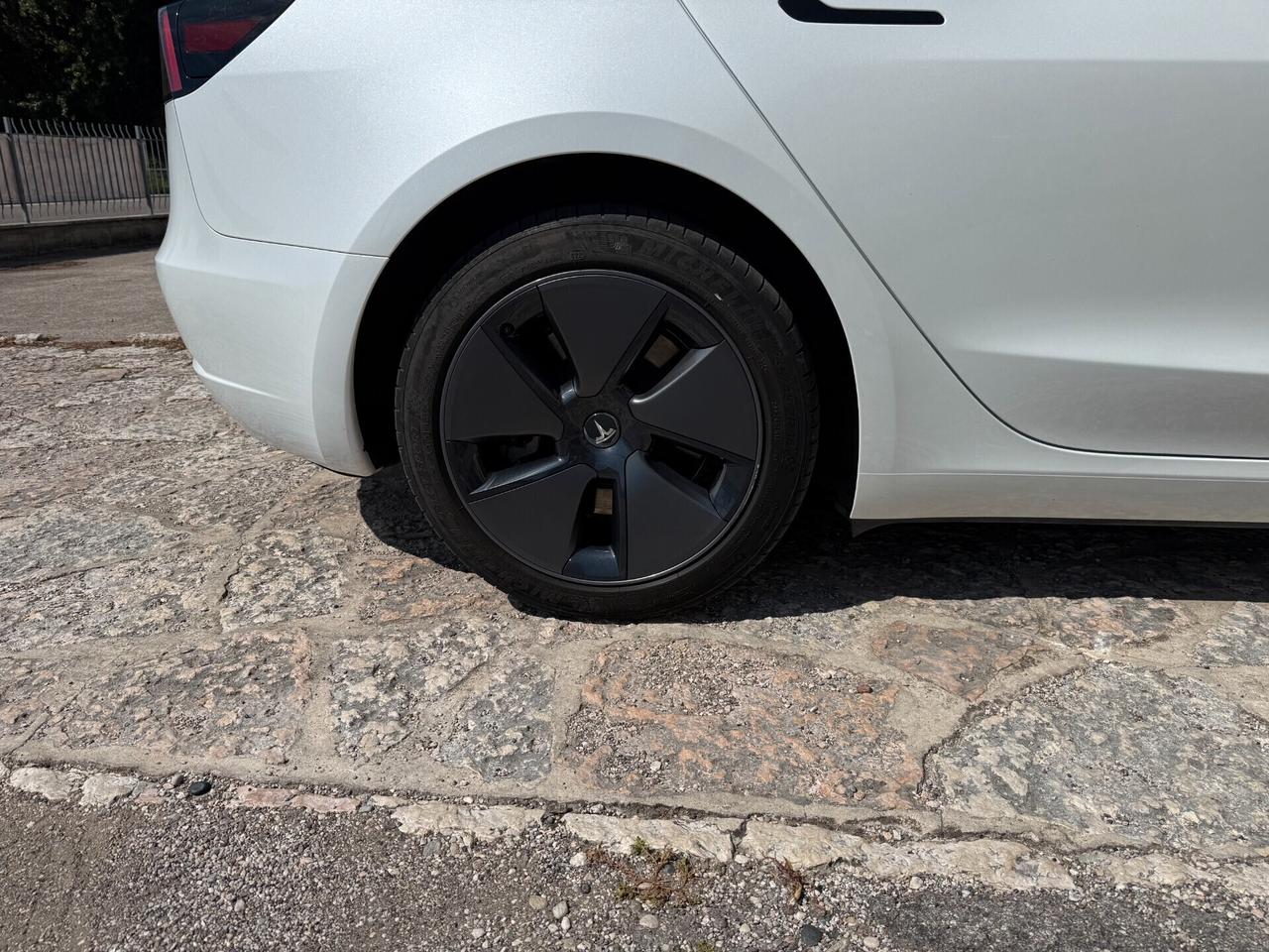 Tesla Model 3 RWD