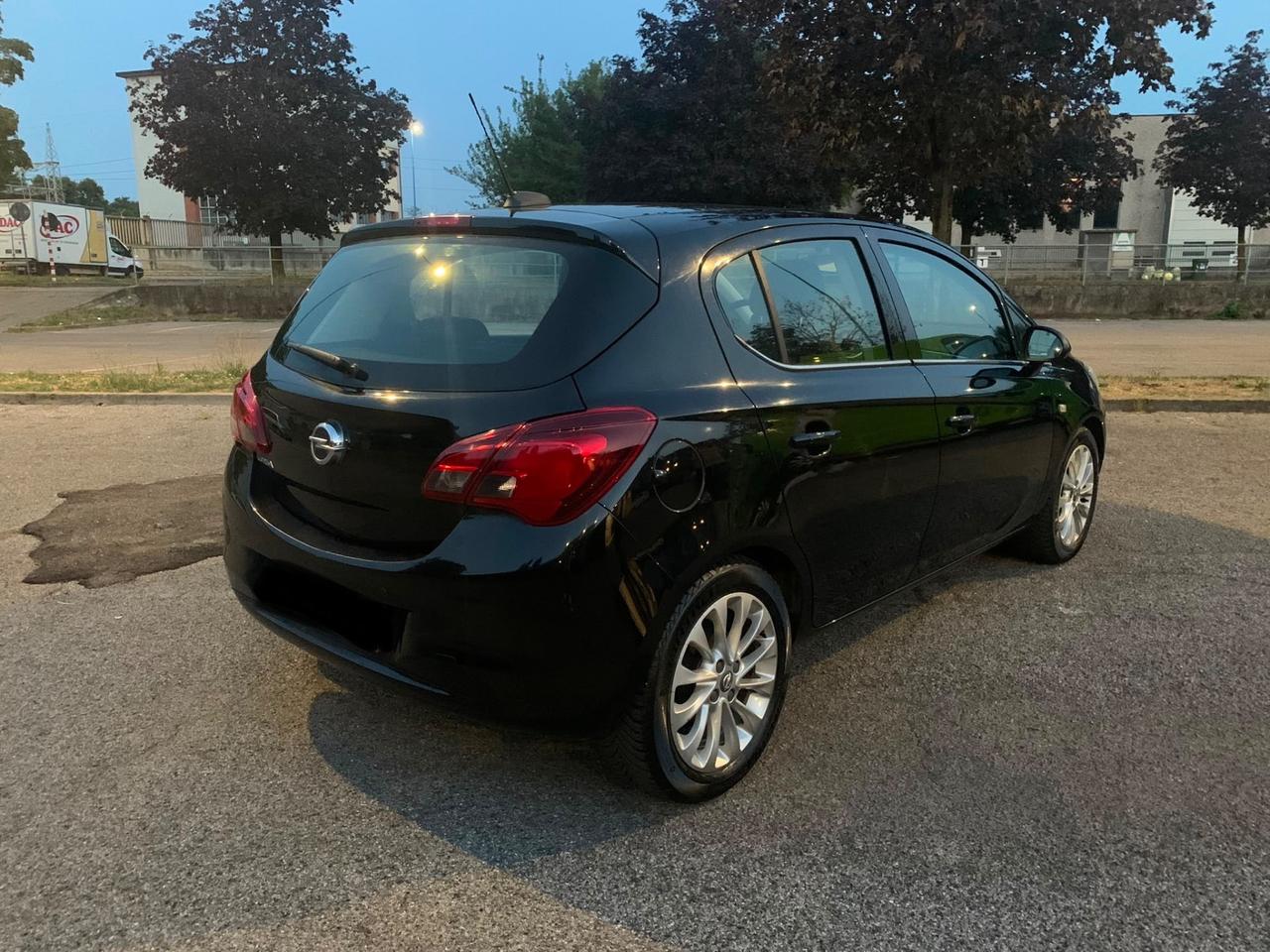 Opel Corsa 1.4 90CV GPL Tech 5 porte