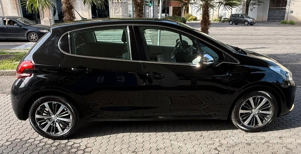 Peugeot 208 1.0 Puretech CV 82 5 porte allure