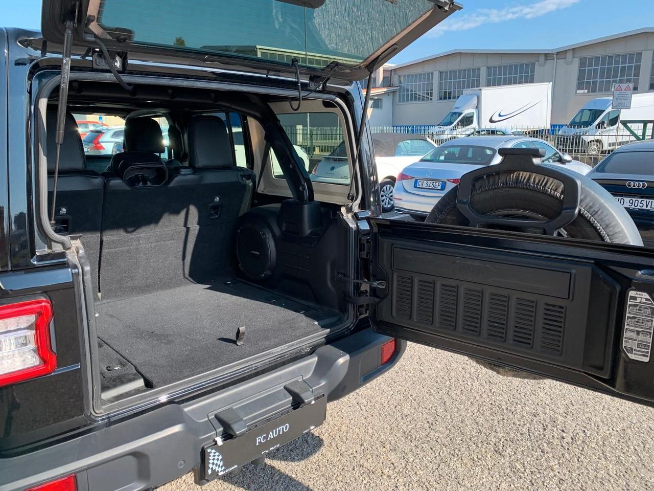 Jeep Wrangler Unlimited 2.2 Mjt II Sahara sky one-touch