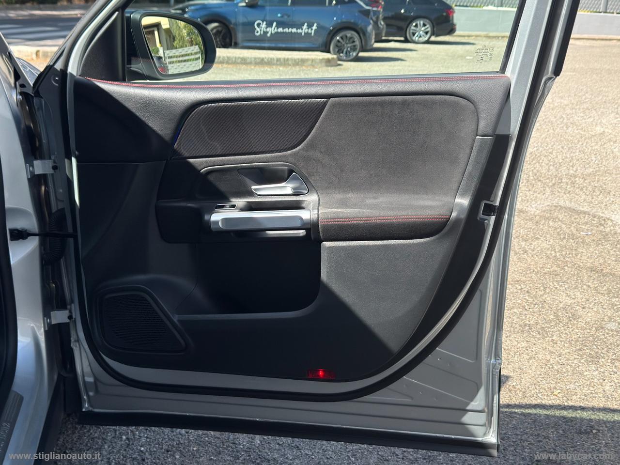 MERCEDES-BENZ GLB 180 d Automatic Premium