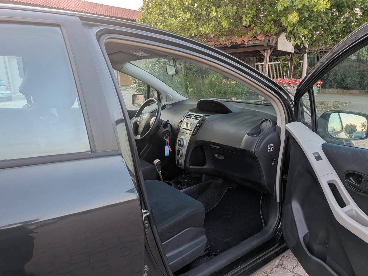 Toyota Yaris 1.0 5 porte