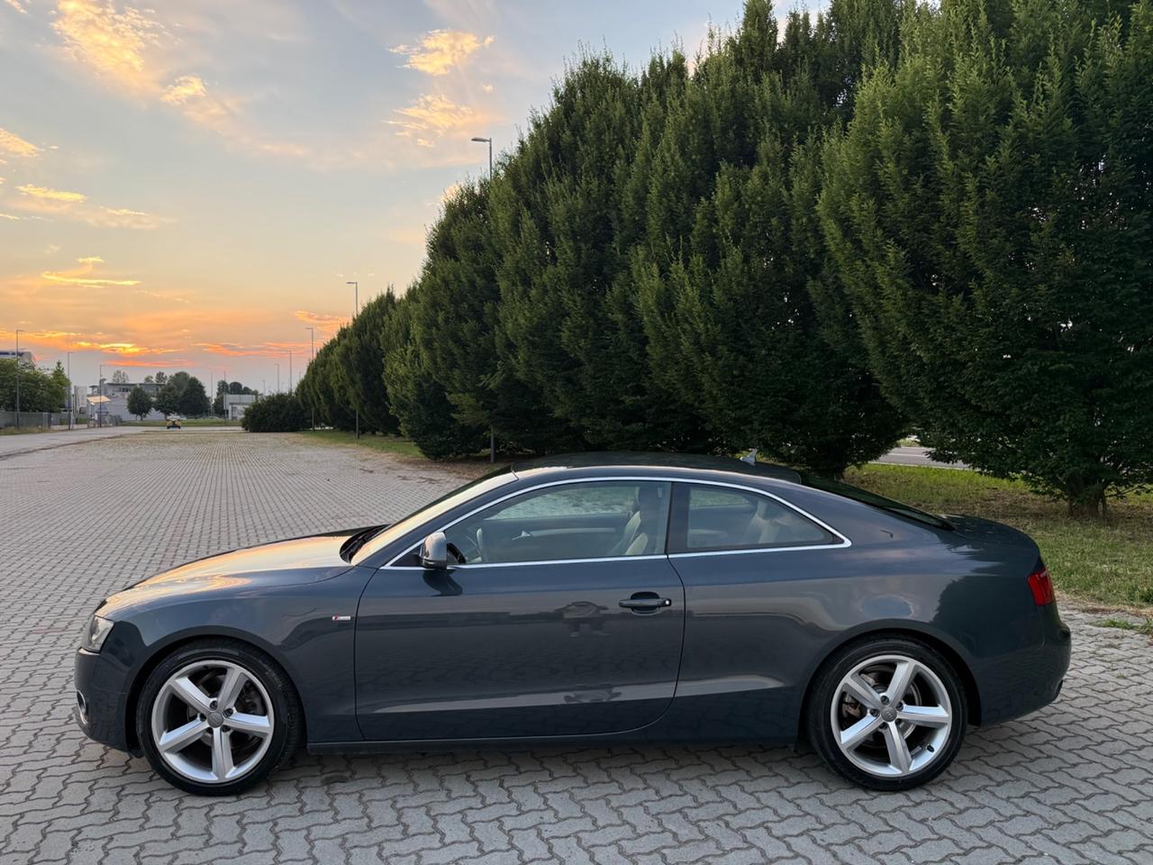 Audi A5 2.0 TDI S-LINE