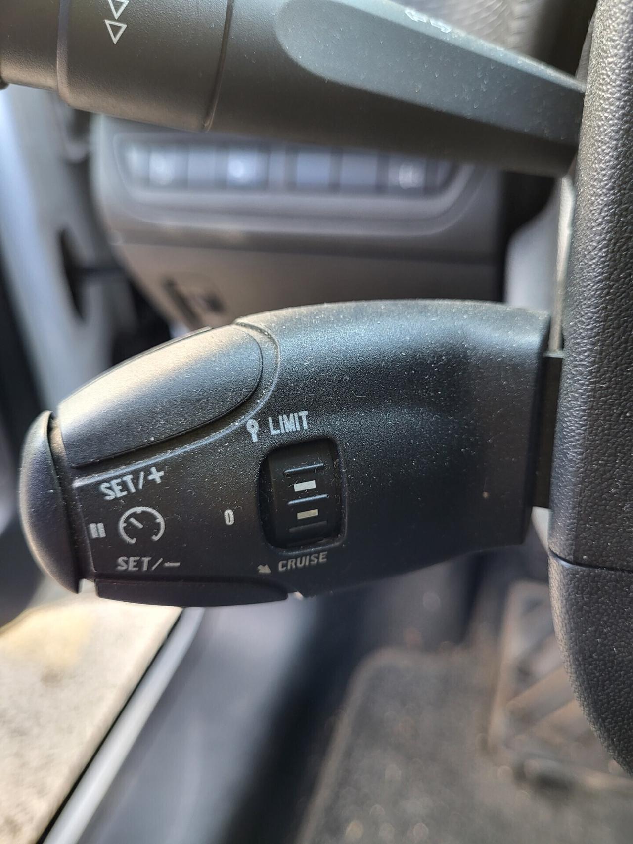 PEUGEOT 2008 1,6 HDI-TETTO PANOR-NAVI-3 REVISIONI