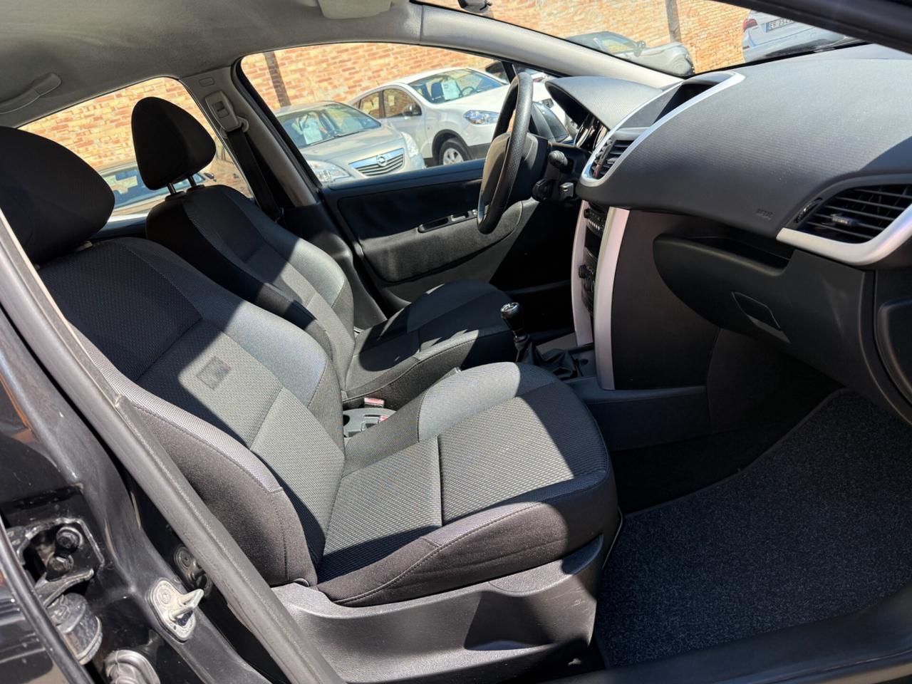 Peugeot 207 1.4 HDi 70CV 5p. Neopatentati