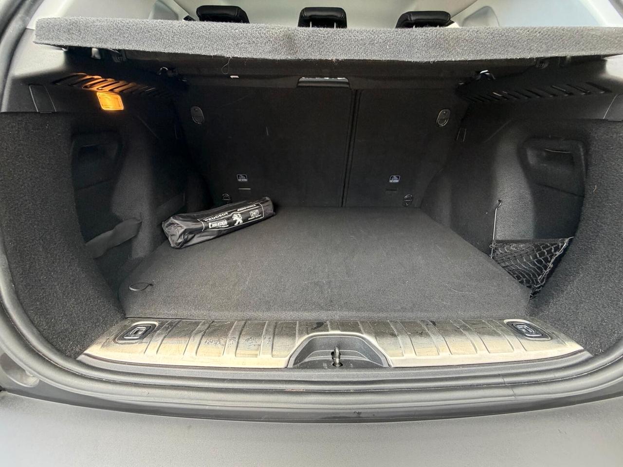 Peugeot 2008 BlueHDi 100 S&S Black Matt
