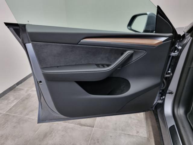 TESLA Model Y AWD Performance