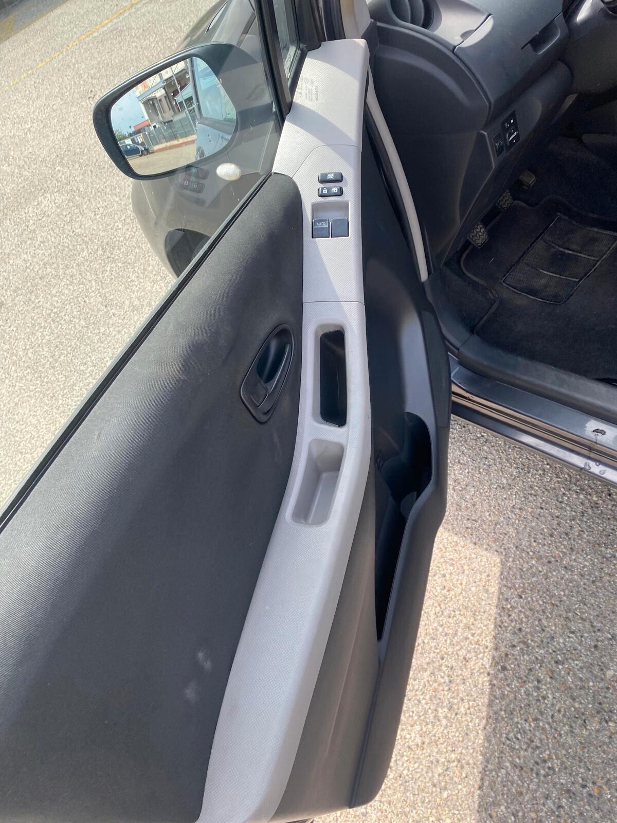 Toyota Yaris 1.0 5 porte Sol SOLI 130.000 KM CERTIFICATI UNICO PROPRIETARIO ADATTA AI NEOPATENTATI
