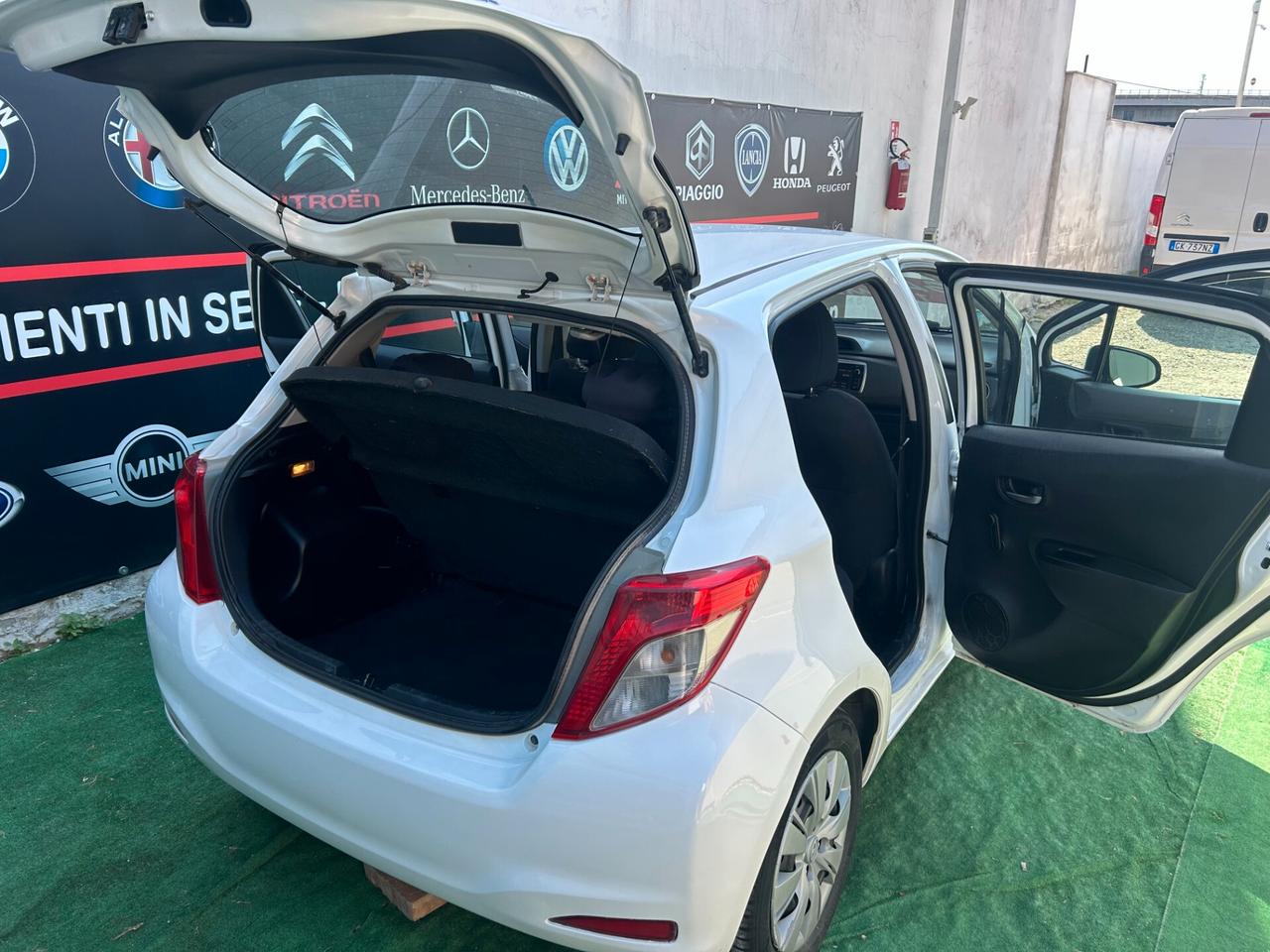 Toyota Yaris 1.0 2015 5 porte FULL OPTIONAL LEGGI