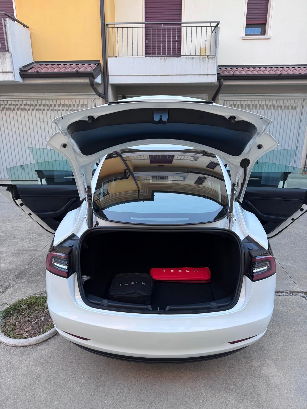 Tesla Model 3 RWD